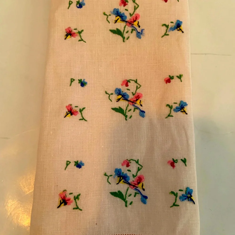 Vintage Embroidered Cotton Decorative Guest Towels Set Of 6 - Picture 4 of 6